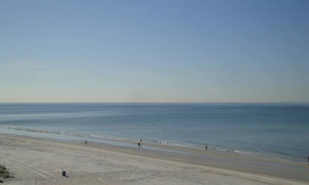 Redington Shores Condo | Beachfront Condo 3 Bedrooms/5 Beds/3 Bathrooms