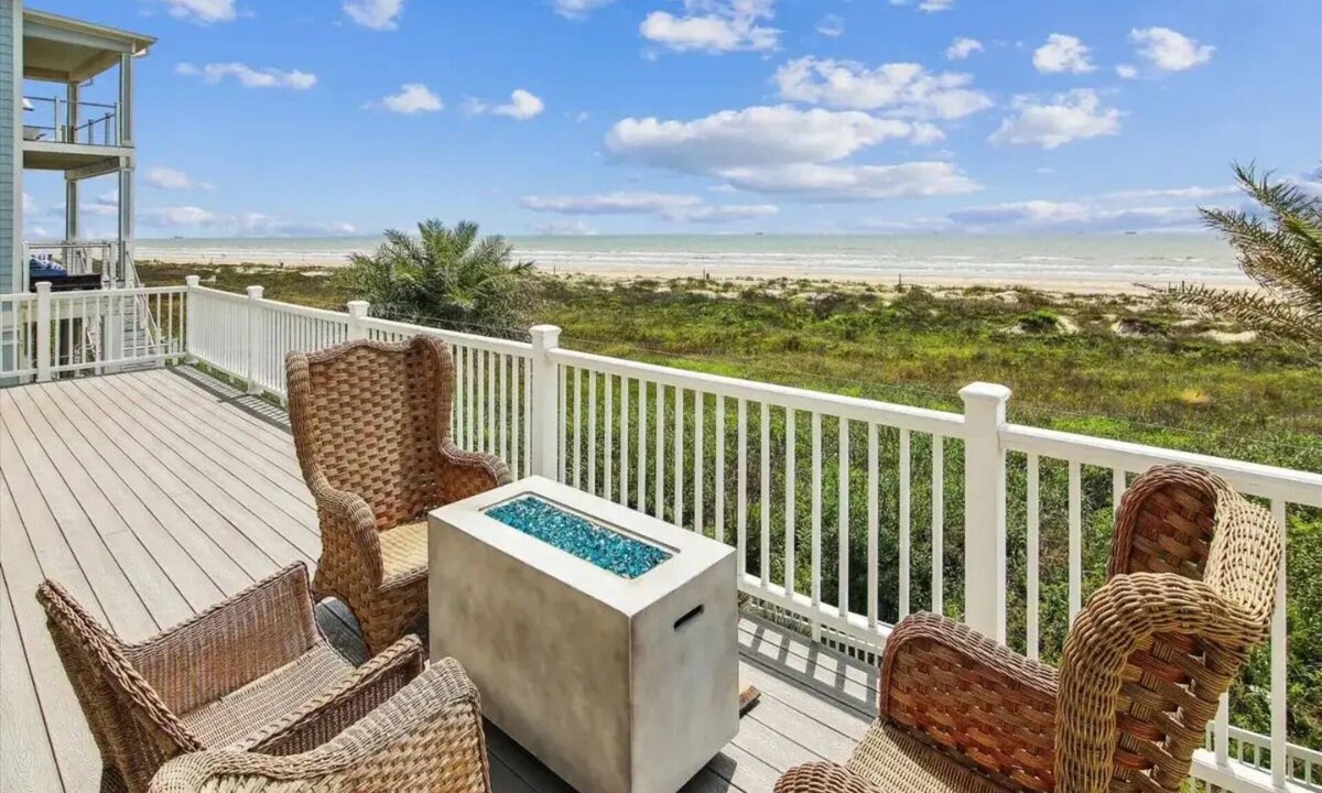 Galveston House | Beachfront House - Peaceful Beach - Dog Friendly! - Elevator and Hot Tub!