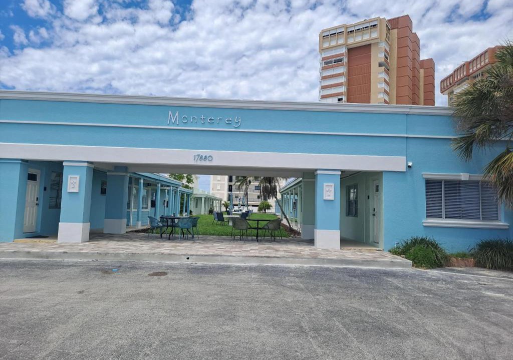 Redington Shores Apartment | Beachside 1 bedroom condo-motel
