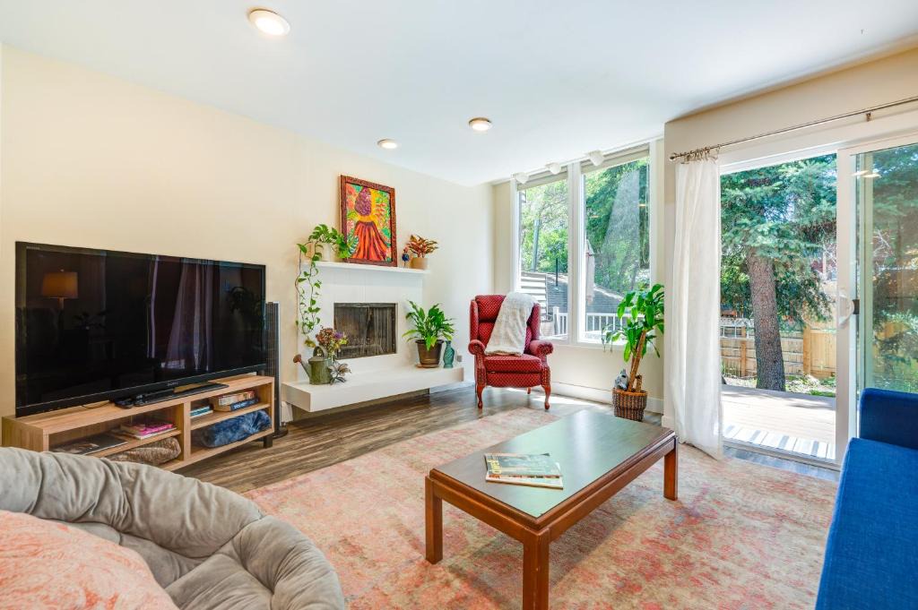 Lower Arapahoe House | Beautiful Boulder Townhome: Walk to CU & Pearl St!
