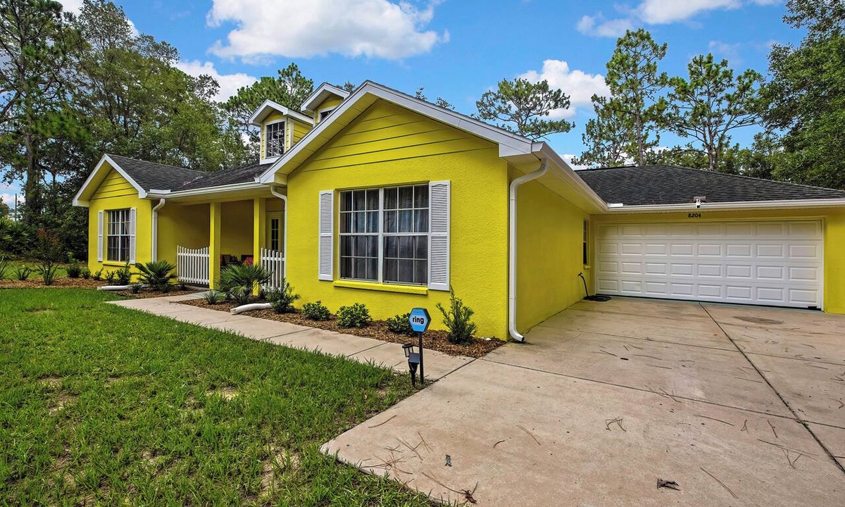 Crystal River House | Beautiful Crystal River, springs, scallops & scuba diving with boat parking!