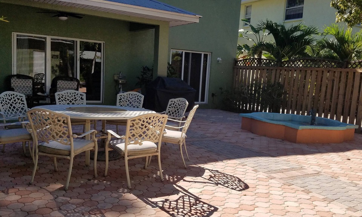 Gulf Gate Estates House | Beautiful Large Vacation Home