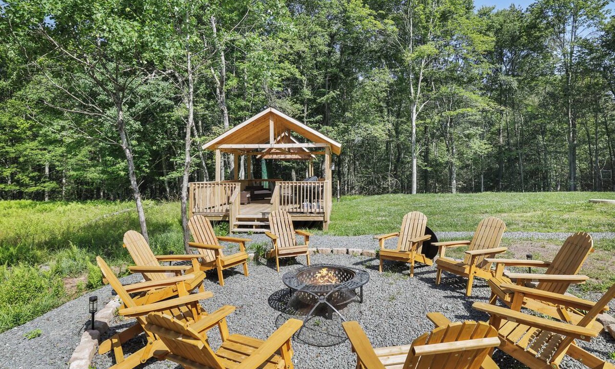 Riverside Estates House | Beautiful Locust Escape 4 Bedroom/3 Bath Home/Hot Tub/Fire Pit/Large Game Room!