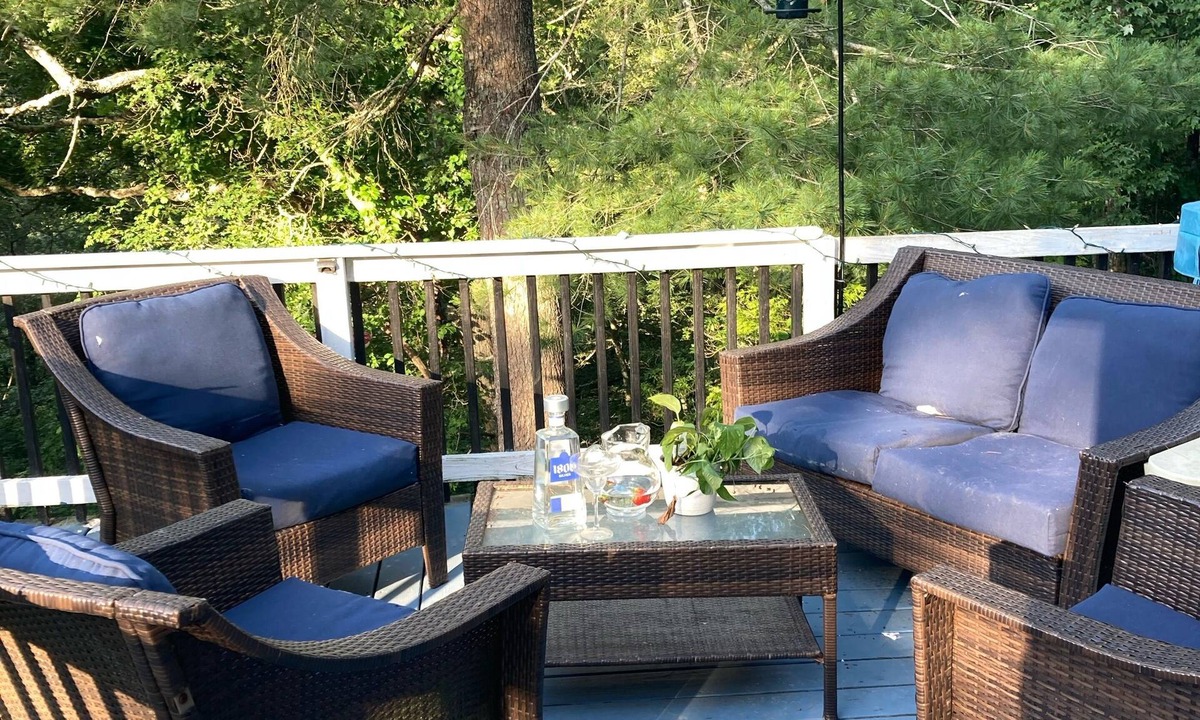 Kenyon House | Beautiful private piece of property adjacent to 800 acre wildlife preserve.