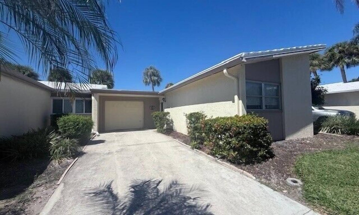 Siesta Key Village Villa | Beautiful Villa Located in White Sands Village 55+