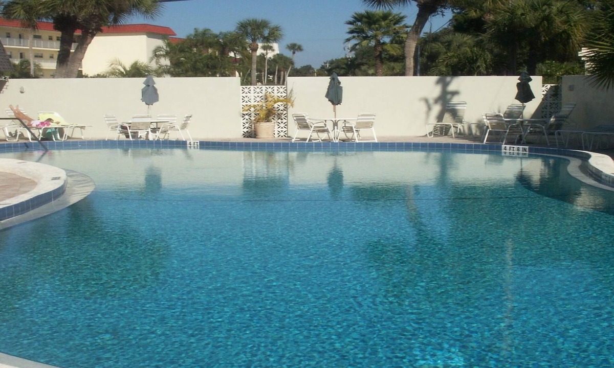 Siesta Key Villa | Beautifully Updated Villa Directly on Crescent Beach