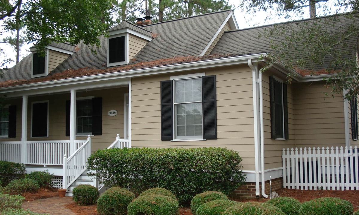 Murrells Inlet Cottage | 'Beneath The Branches' Cottage Steps to Golf and Tennis. Pet-Friendly!