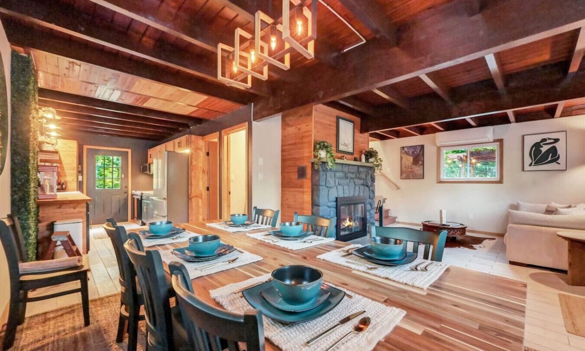 Tobyhanna Cabin | Black Timber Chalet - Hot Tub - Game Room
