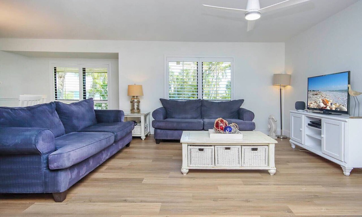 Sanibel Condo | Blind Pass D204 - Short walk to the beach