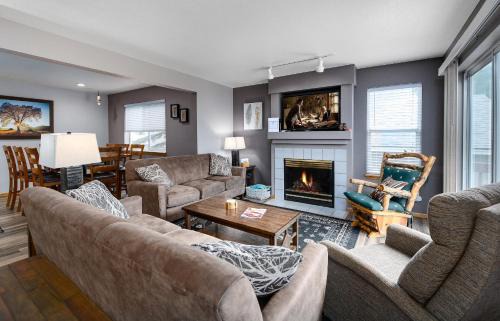 Frisco Apartment | Blue Granite Off Main Townhome: Updated, Great Location