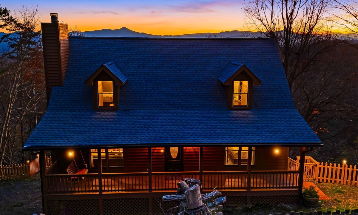 Candler Cabin | Blue Ridge Cabin w/Gorgeous Mountain Views!