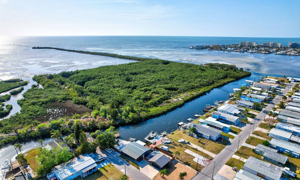 Signal Cove House | BOOK NOW FOR PASCO CO SCALLOP SEASON July 10 to Aug 18