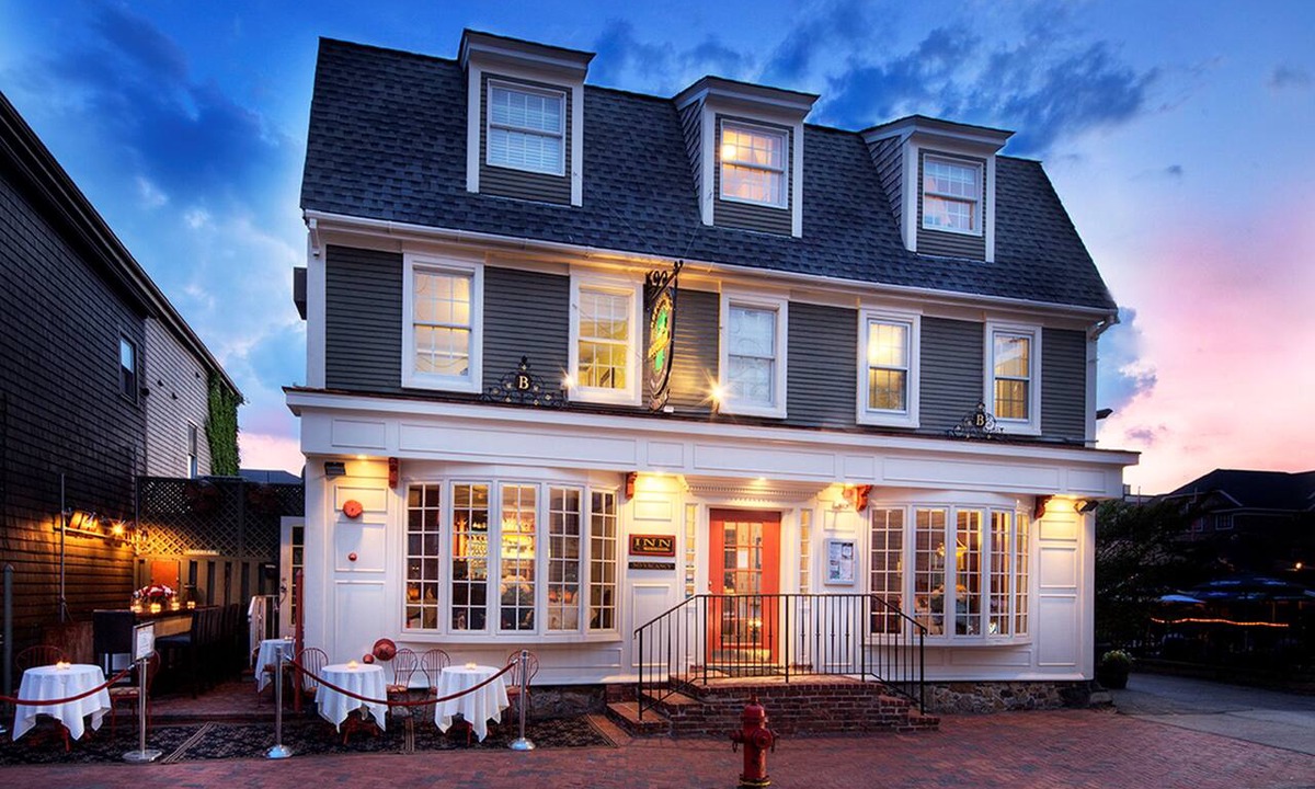 Yachting Village Hotel | Bouchard Inn & Restaurant