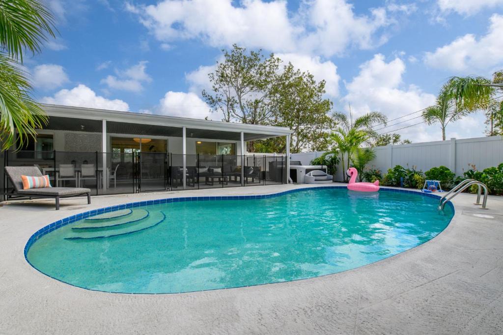 Harbor Hills House | Breezy Blue-Pool Hot Tub Minutes to Beach Games
