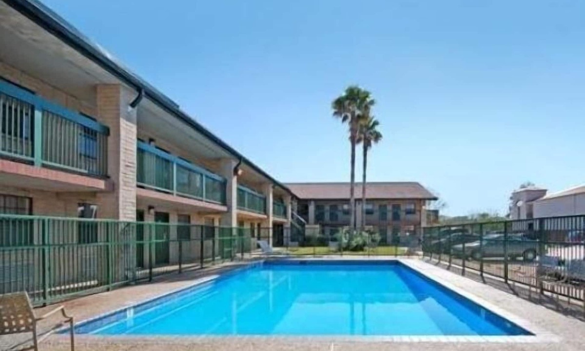 Nassau Bay Hotel | Budgetel Inn NASA