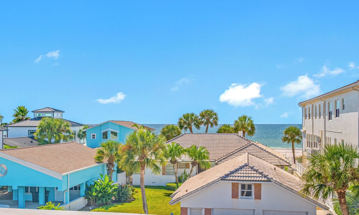 Sunset Reef Hotel | Carousel Suites #10- Rooftop Deck with Gulf View!