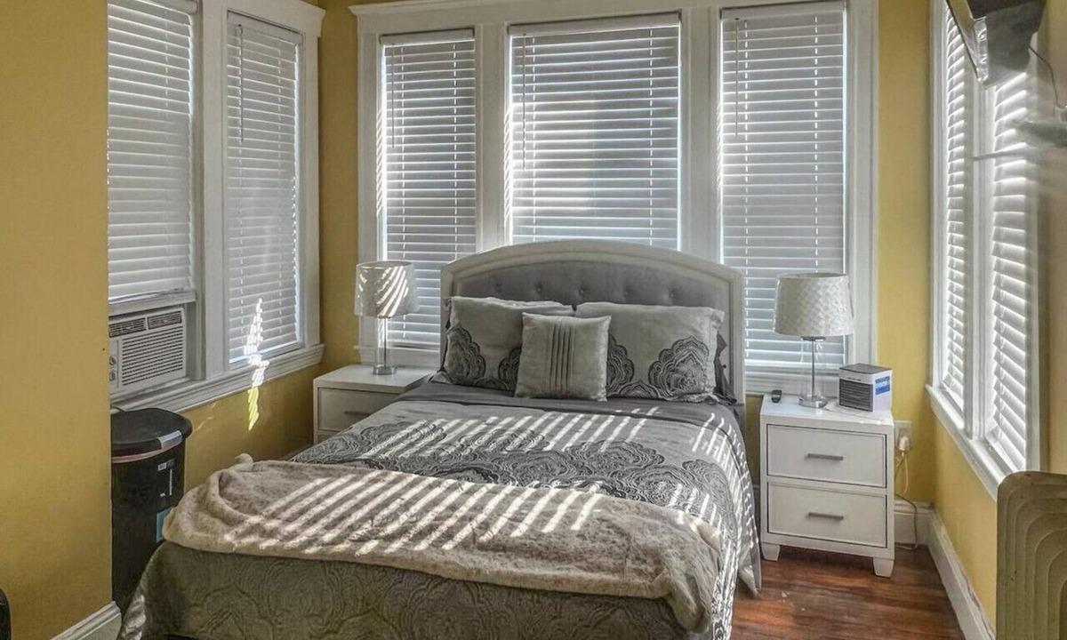 Chelsea House | Casa Castor - Private Room with Shared Bathroom 3
