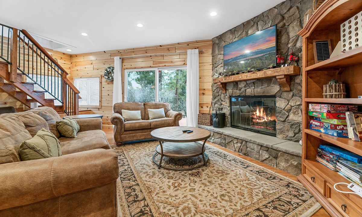 Big Bear City Cabin | Casa Luna - Foosball, Fireplace, Barbecue