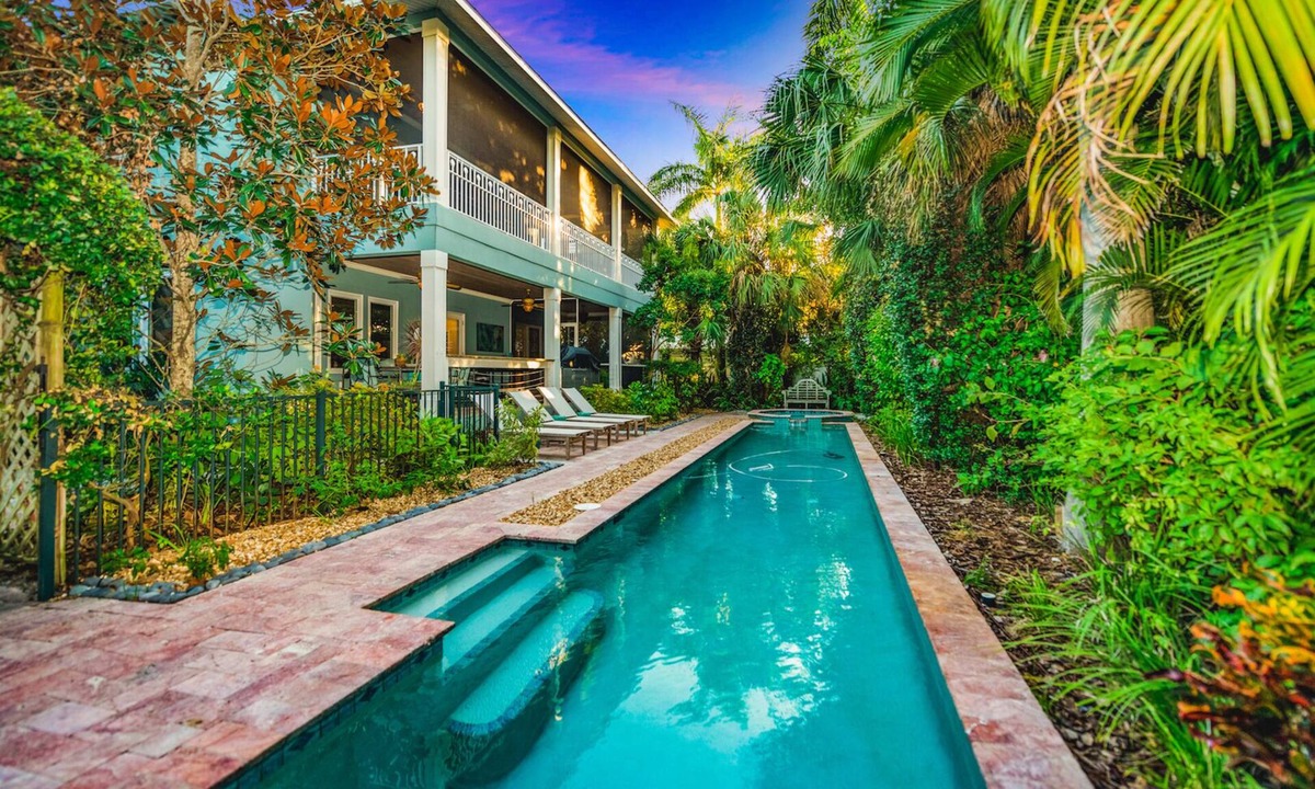 Anna Maria House | Casa Mariposa – AMI Luxury Retreat Steps to Beach & Pine Ave w/Pool & Spa