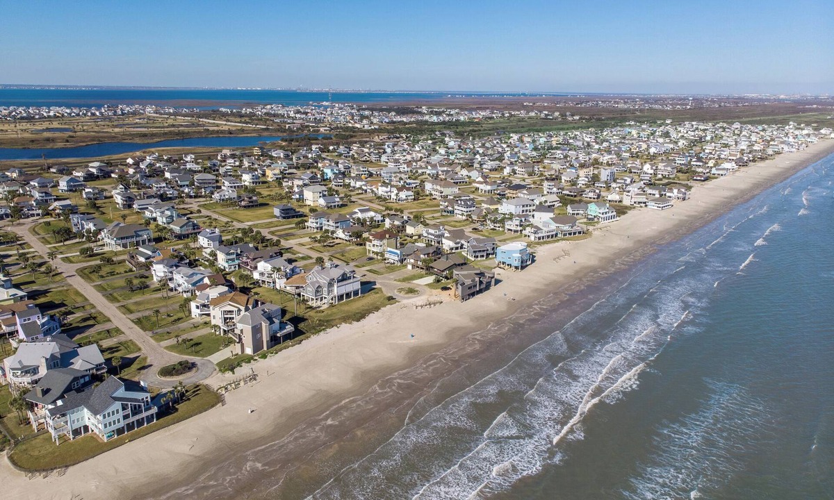 Pirates Beach Condo | Casa Rosa West by Ryson Vacation Rentals