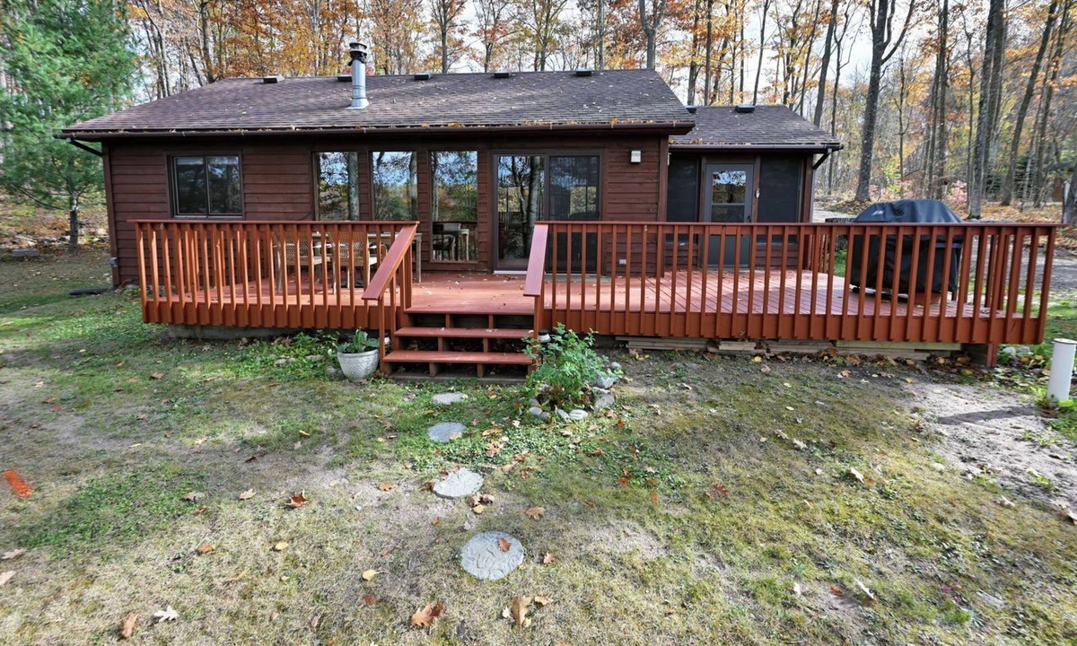 Stone Lake Cabin | Charming 2-bedroom cabin on a private Lake near Stone Lake.