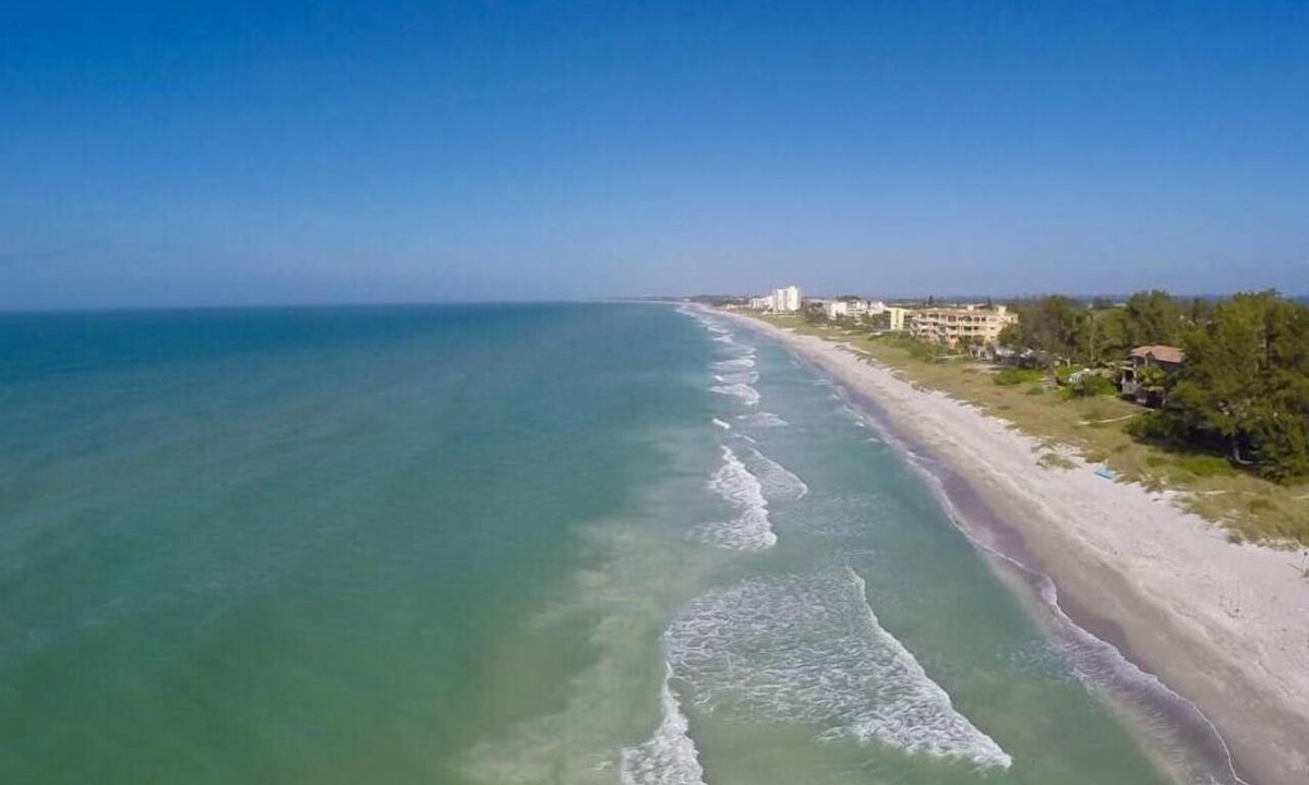 Longboat Key Condo | Charming 2BR ground floor condo in Beach Harbor Club on Longboat Key - Sea Ya