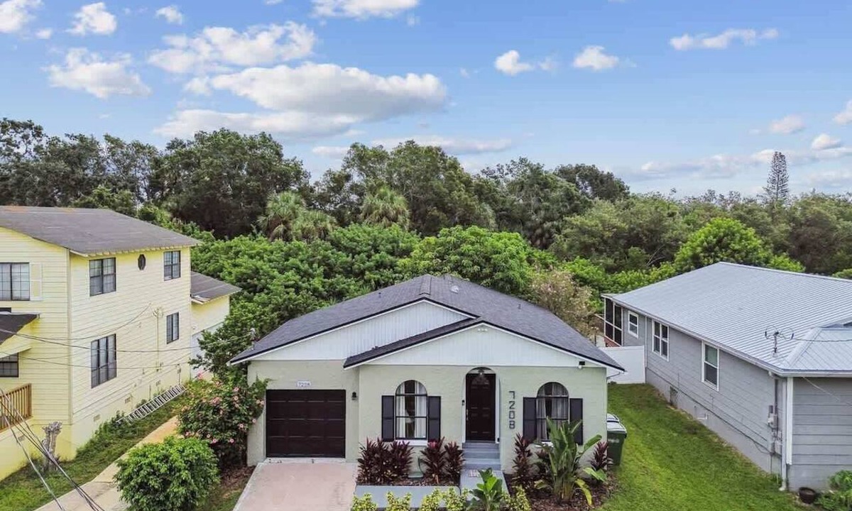 Port Tampa City House | Charming Home Near MacDill AFB | Hot Tub | Fire Pit