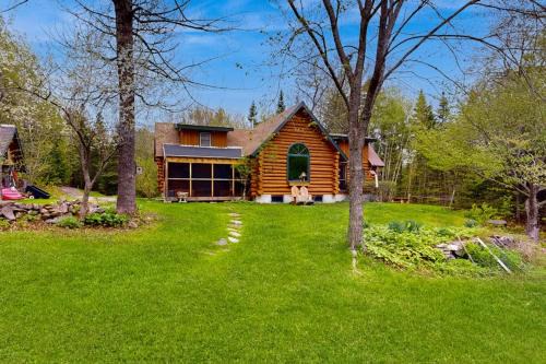 Greenville House | Charming log cabin on 50 acres w/Kayaks, Row boat, Firepit, Skiing and more