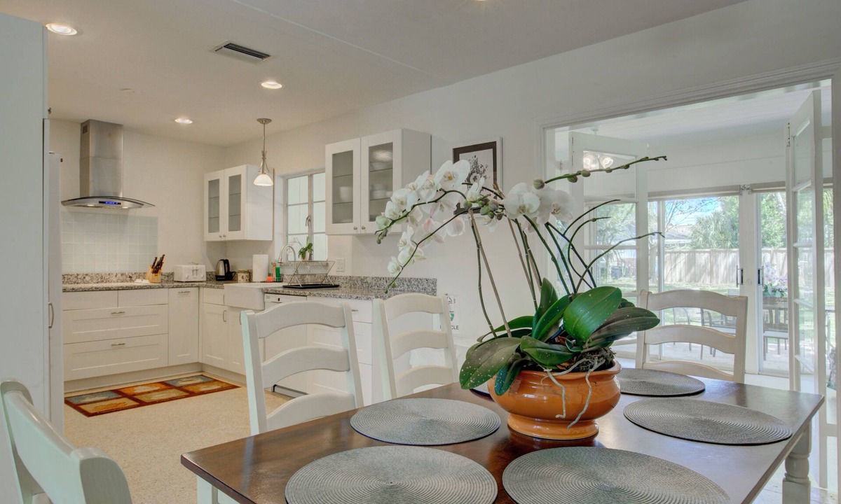 Long Meadow House | Charming Sarasota Home Near Beaches & Downtown, 3bed, 2 bath.