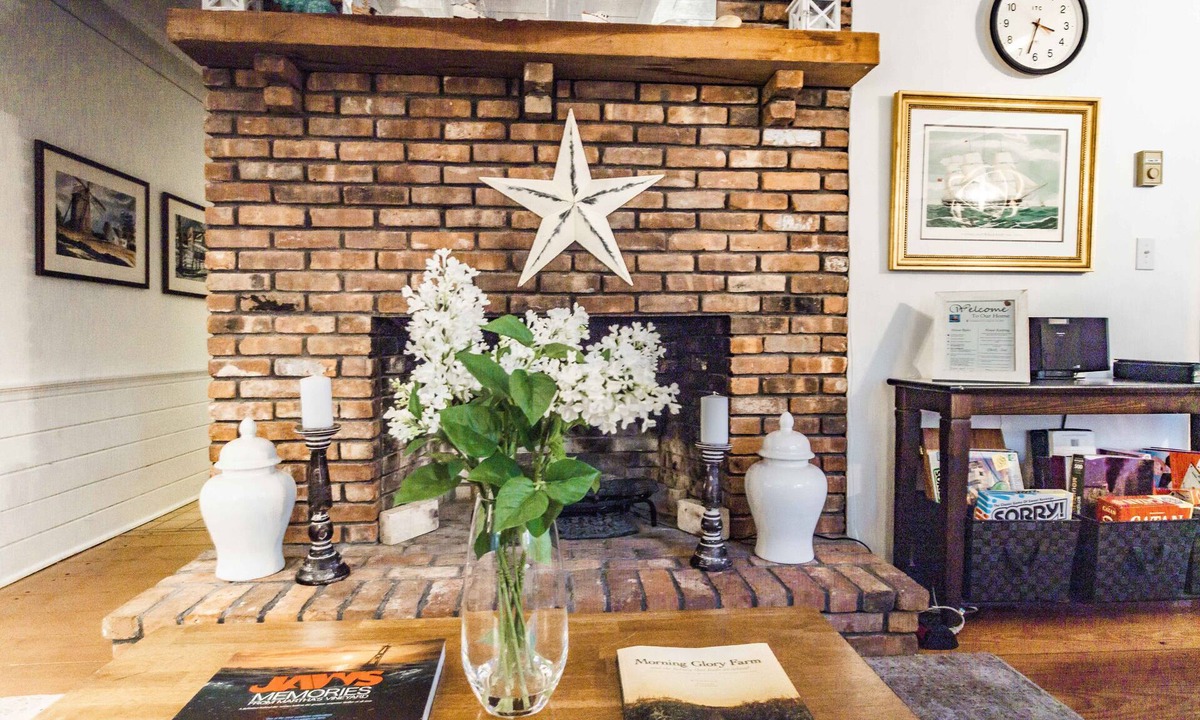 Katama House | Charming Vineyard Saltbox + Ferry Tickets