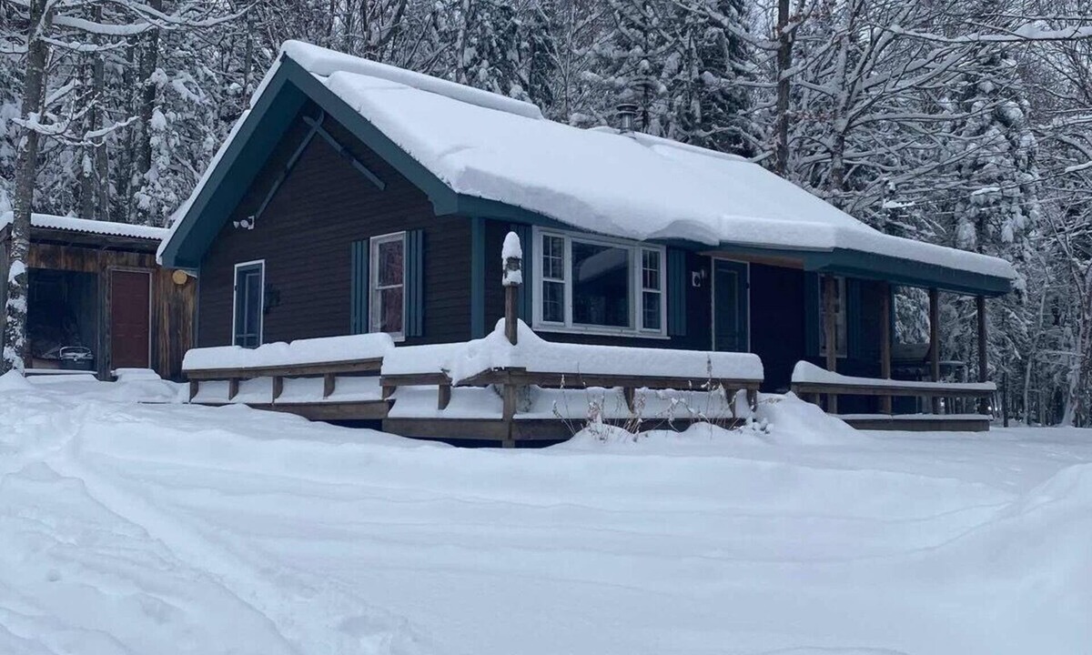 Rangeley Cabin | Charmingly updated 2 bed cabin with WiFi in Rangeley Maine