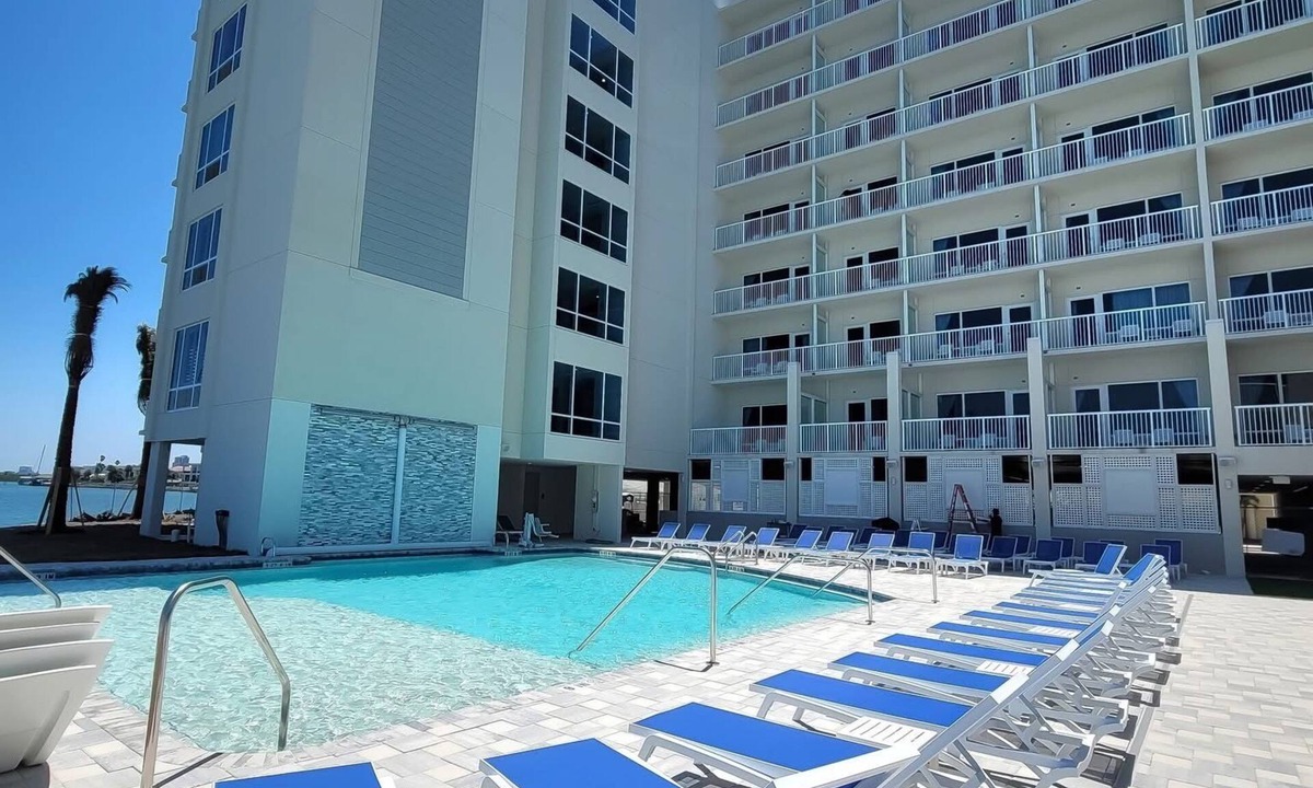 Clearwater Beach Hotel | ChartHouse Clearwater Beach Marina Hotel