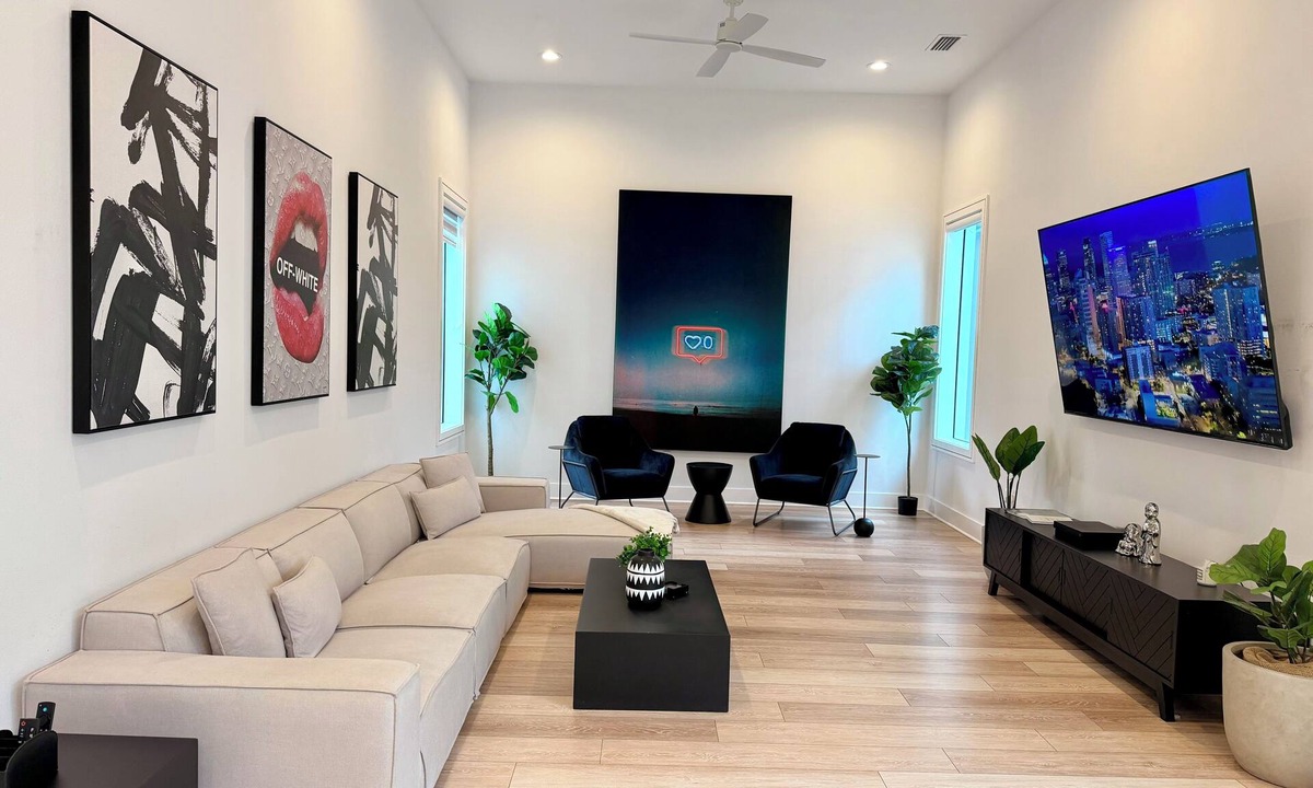Riverside Heights House | Chic & Stylish Home Steps from Tampa Riverwalk