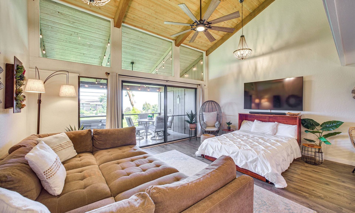 Waikoloa Apartment | Chic Waikoloa Condo w/Lanai + Complex Pools!