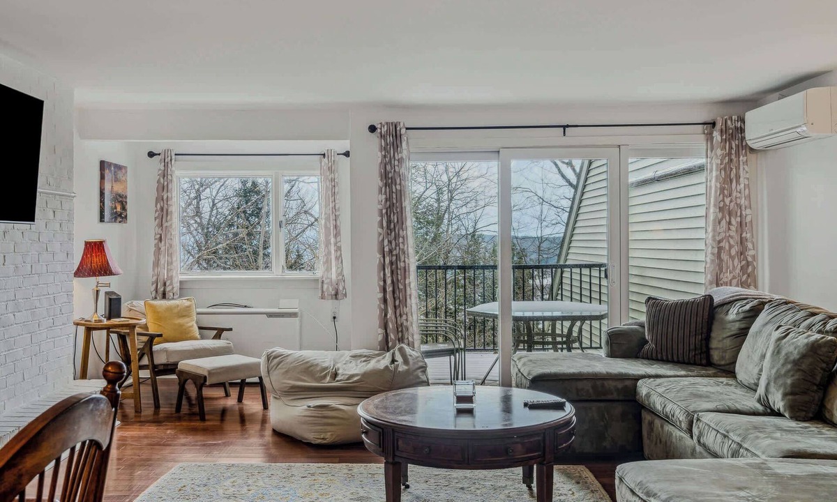 West Hartford Condo | Club Access Condo near Ski Hill, Kingswood
