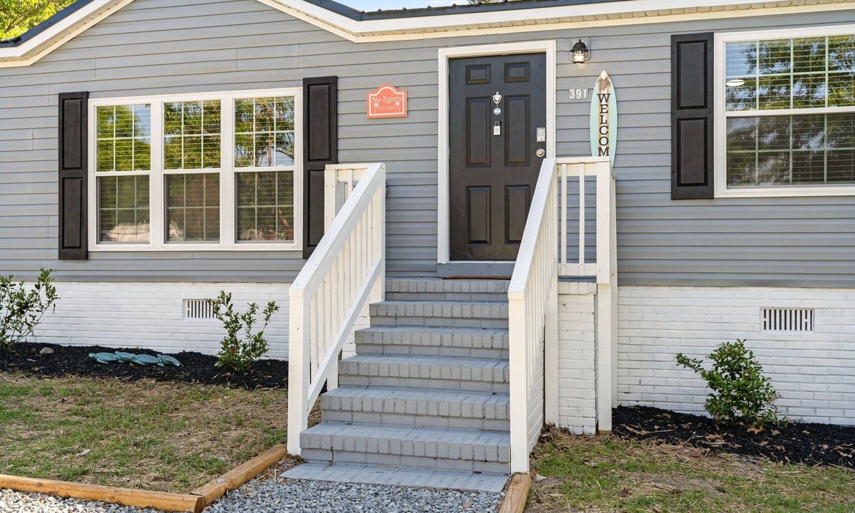 Shallotte House | Coastal 3BR w/Game Room, 5 mins to beach, FirePit