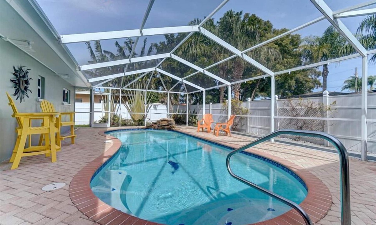 Anona House | Coastal Pool Home 5 min From Indian Rocks Beach and Belleair Beach Sleeps 6
