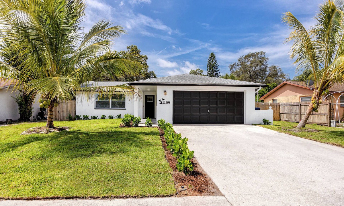Walsingham House | Coco Bay Retreat w Heated Pool for 8 Guests Close to Gulf Beaches