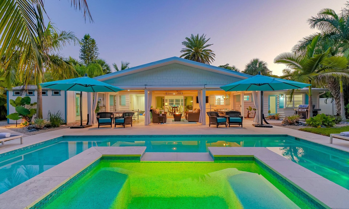 Saint Armands Key House | Coconut Cottage | Home on Lido Key w/Private Heated Pool/Spa, Walk to Lido Beach & St. Armands!