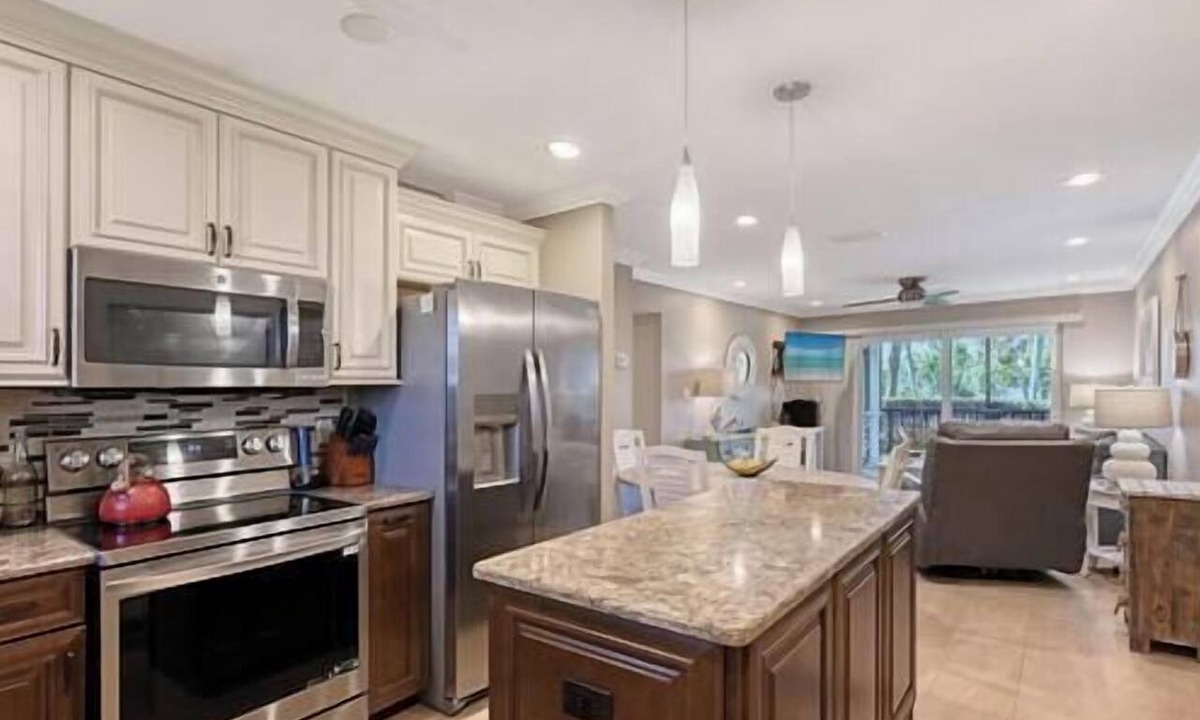 Siesta Key Condo | Condo # 111 Luxurious Living by Siesta Beach in this renovated 2b/1b ground floor unit
