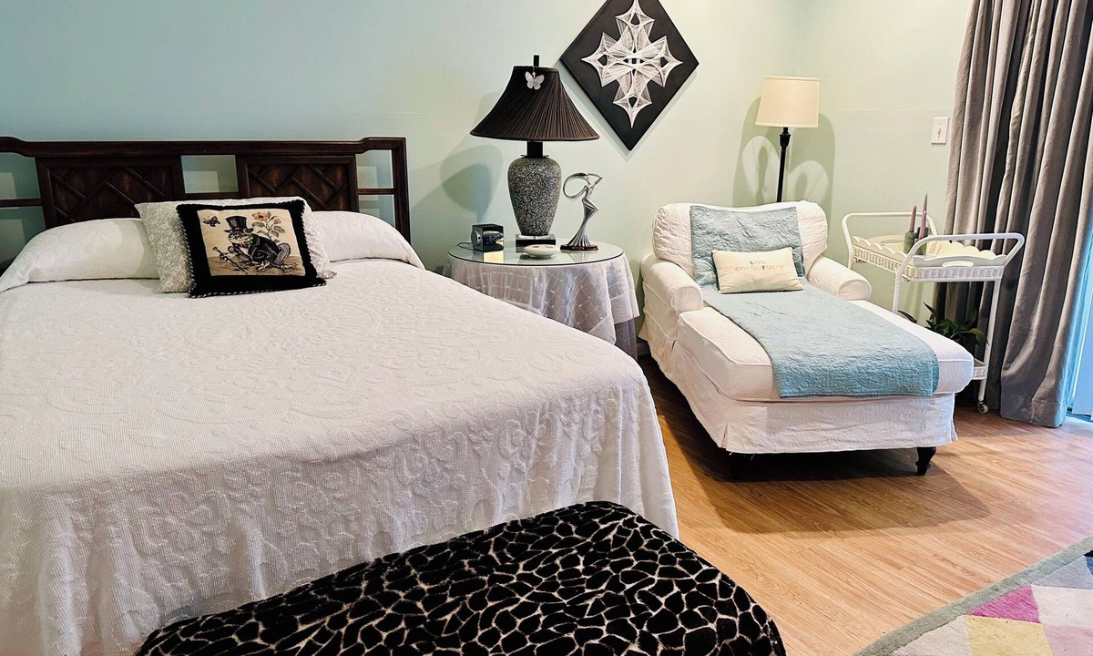 Terry Sanford Condo | Conveniently located Studio in Fayetteville for Traveling Professionals