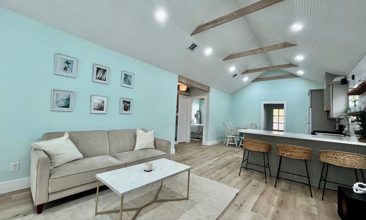 La Porte House | Cottage Beach House in La Porte - Near NASA & Kemah