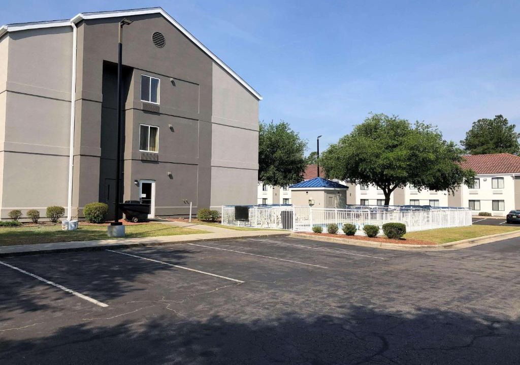 Cape Fear Hotel | Country Inn & Suites by Radisson, Fayetteville I-95, NC