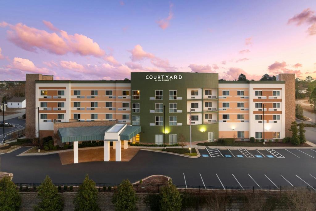 Pine Forest Hotel | Courtyard By Marriott Fayetteville Fort Bragg Spring Lake