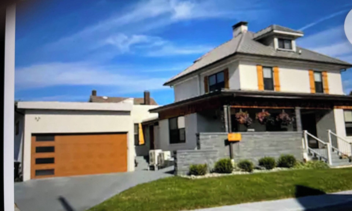 Monaca House | Cozy 2-bedroom house/apartment in tranquil Monaca with AC and close to the River