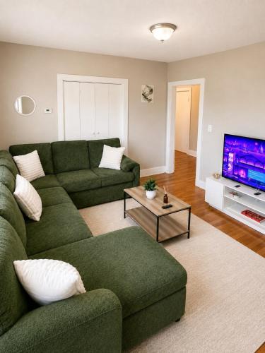 South Medford Apartment | Cozy 2BR Near Tufts Sleep 5