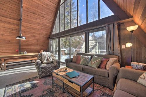 Wilmington House | Cozy A-Frame Cabin w/Pool Table: 8 Mi to Mt Snow!