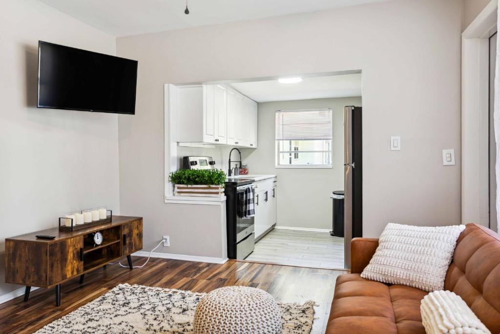 Ballast Point House | Cozy Bayshore - A Perfectly Located Paradise
