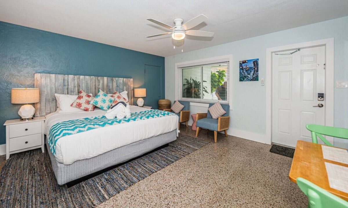 Sunset Beach Hotel | Cozy boutique studio room with a Pool