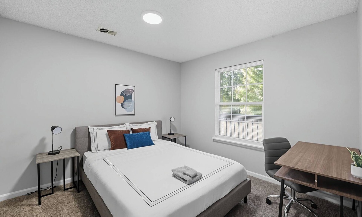Fayetteville Apartment | Cozy Contemporary Stay I Pool & Gym I Free Parking
